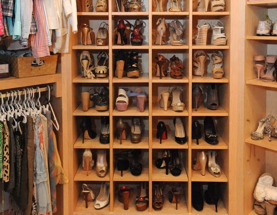 walk-in-closet-shoes